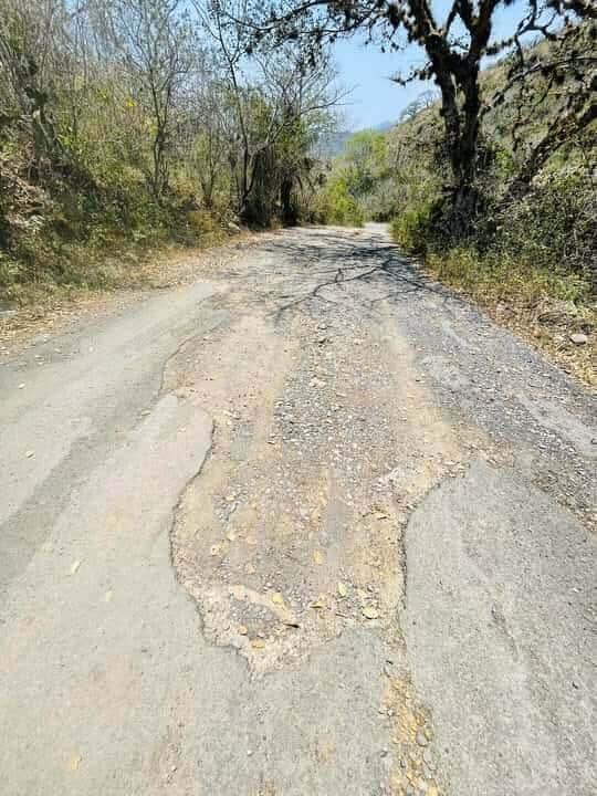 Habitantes de Alto Lucero piden rehabilitación de la carretera La Yerbabuena