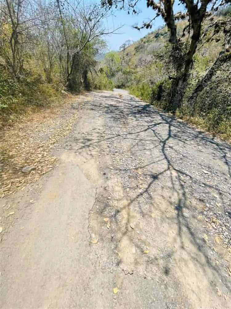Habitantes de Alto Lucero piden rehabilitación de la carretera La Yerbabuena