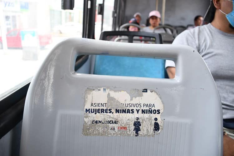 Chofer promueve protección de mujeres en camiones urbanos, en Veracruz