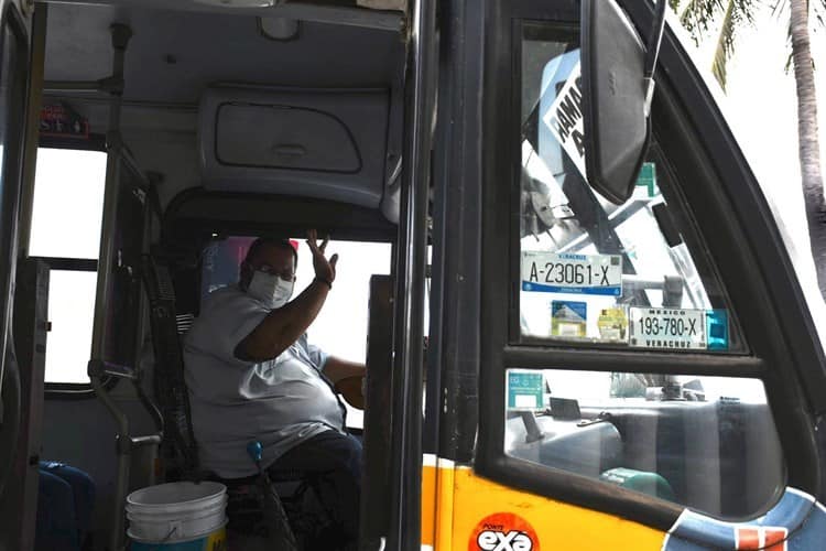 Chofer promueve protección de mujeres en camiones urbanos, en Veracruz