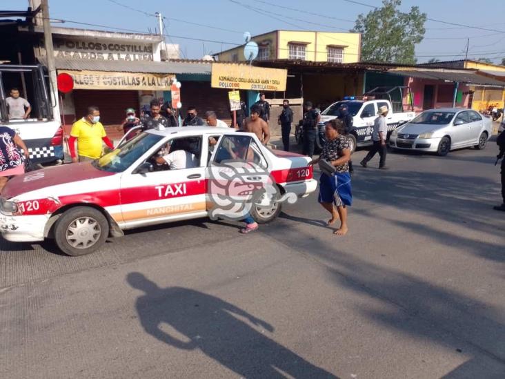 Balean a dos en pollería de Nanchital; uno está grave en el hospital