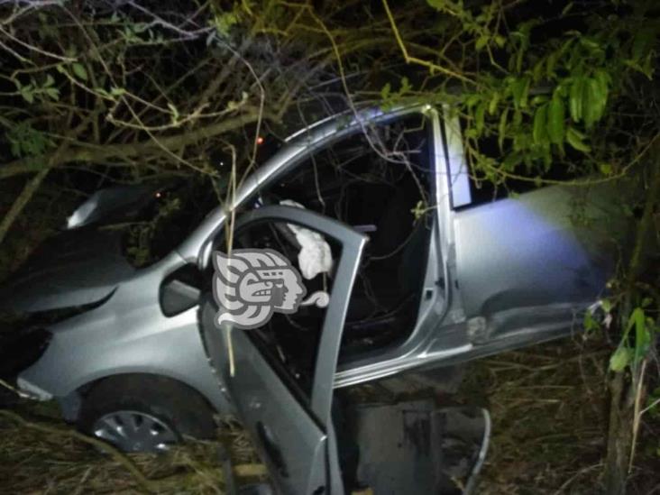 Reportan salida de camino de automóvil en la carretera Misantla- Xalapa