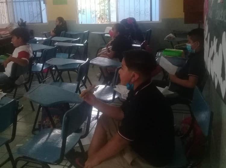 Regresan alumnos a clases de manera presencial en Veracruz