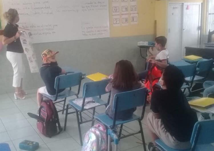 Regresan alumnos a clases de manera presencial en Veracruz