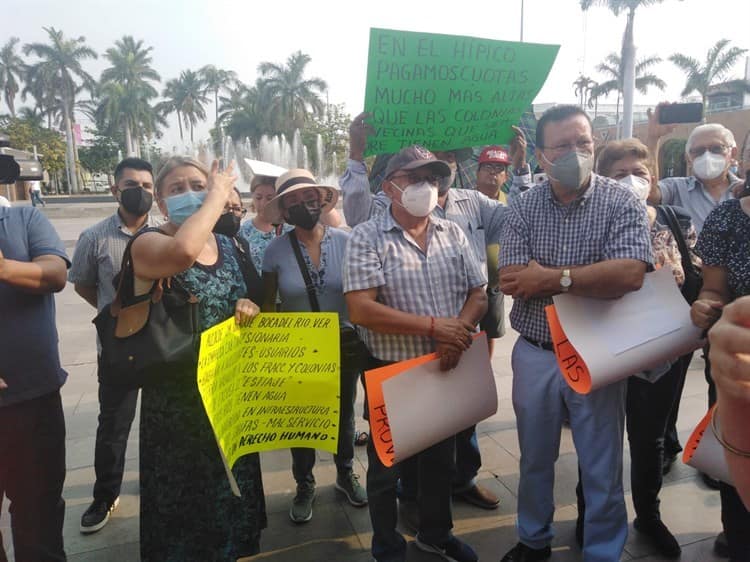 Se manifiestan contra CAB en Boca del Río