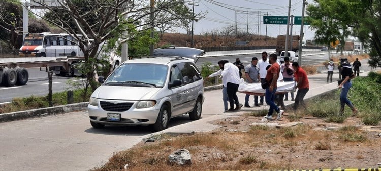 Hallan cuerpo de un hombre dentro de laguna en fraccionamiento de Veracruz