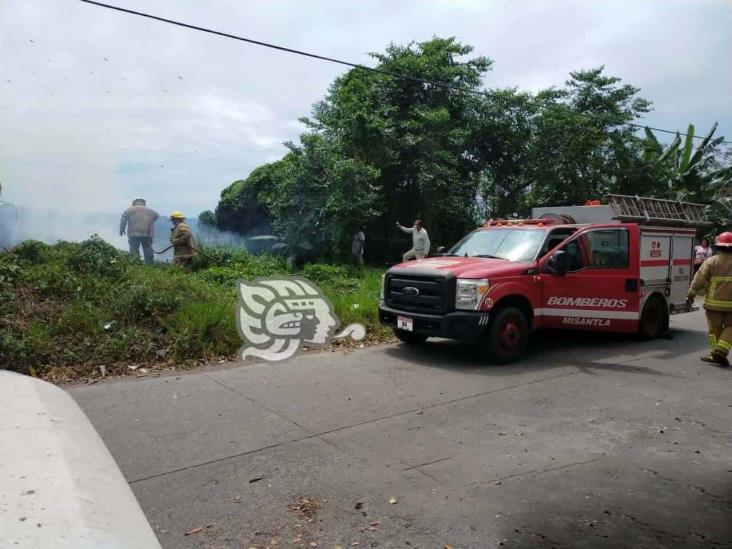 Se incendia lote en colonia Marco Antonio Muñoz de Misantla