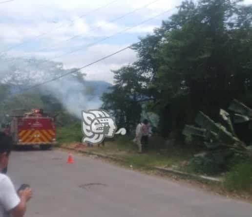 Se incendia lote en colonia Marco Antonio Muñoz de Misantla