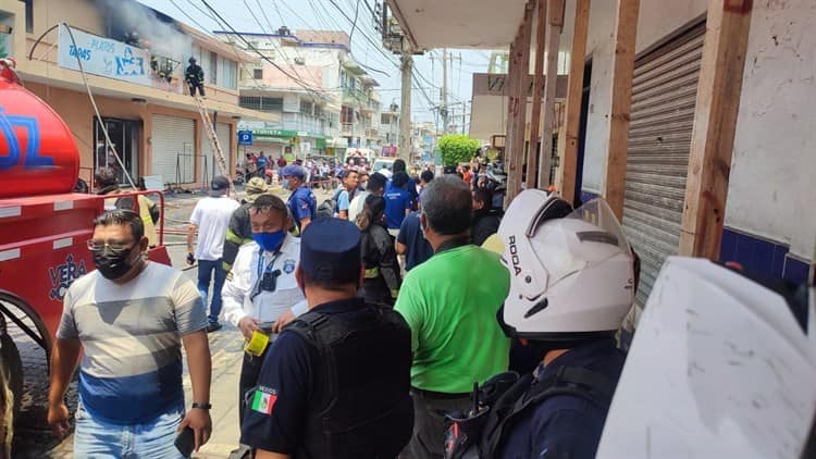 Local incendiado en centro de Veracruz, fue pérdida total: PC