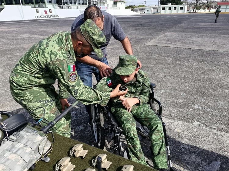 Diego, de 12 años, fue soldado por un día