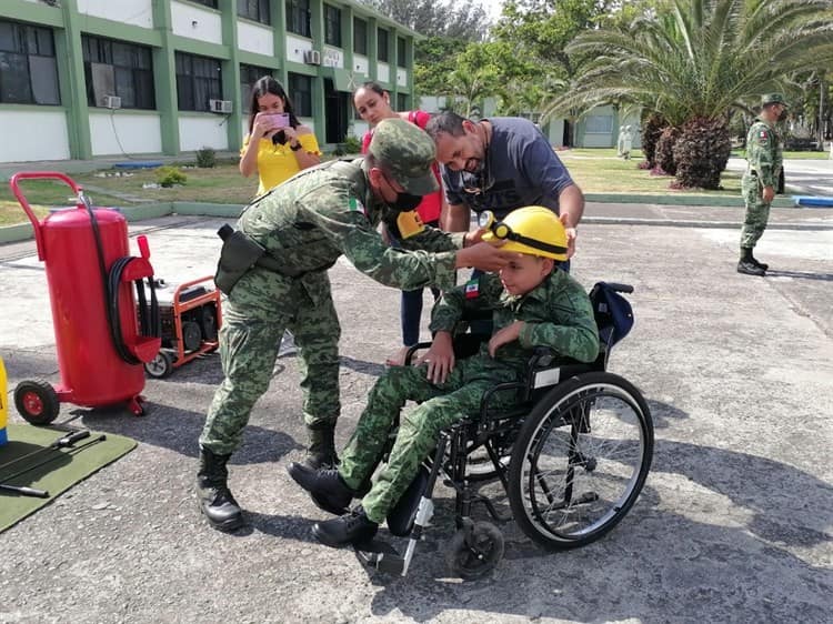 Diego, de 12 años, fue soldado por un día