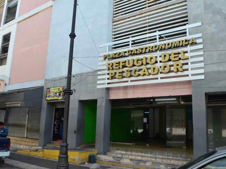 En el limbo locatarios de Plaza Gastronómica, los dan de baja del padrón de mercados