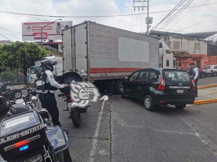 Daños materiales dejó choque en avenida 20 de Noviembre de Xalapa