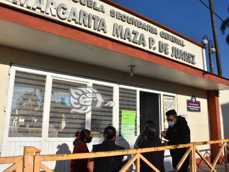 Toman secundaria Margarita Maza en Orizaba; denuncian ‘acoso’ de directivos