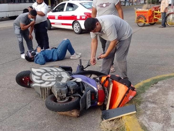 Joven repartidora sufre accidente en Coatzacoalcos