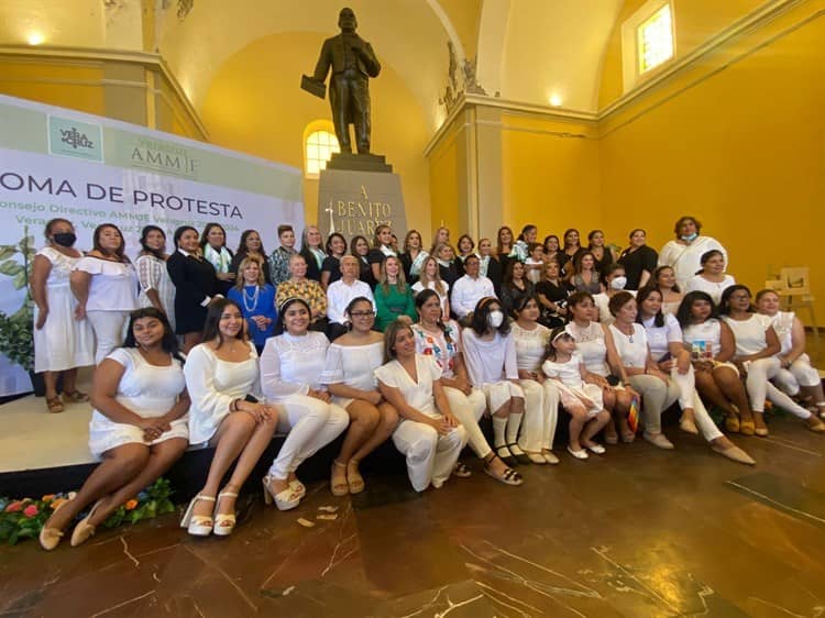 Rinde protesta Sandra Vázquez como presidenta de la AMMJE en Veracruz