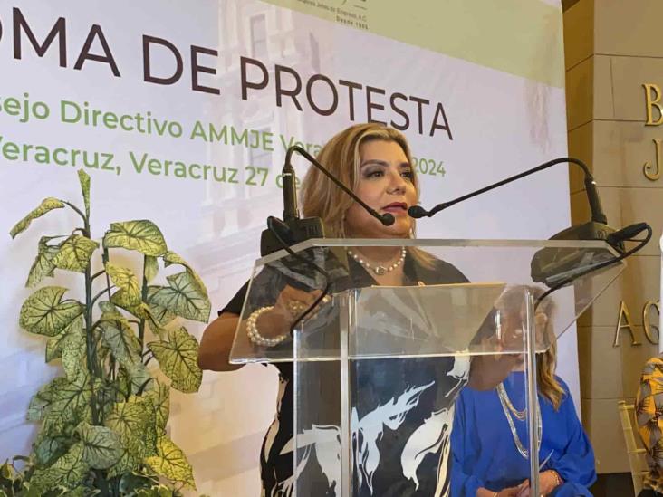 Rinde protesta Sandra Vázquez como presidenta de la AMMJE en Veracruz