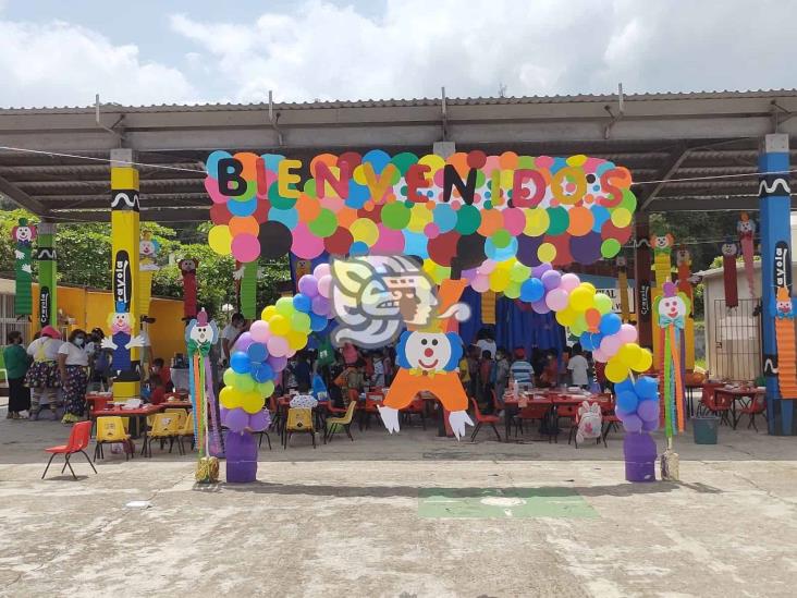 Celebran en planteles educativos de Moloacán el Día del Niño 