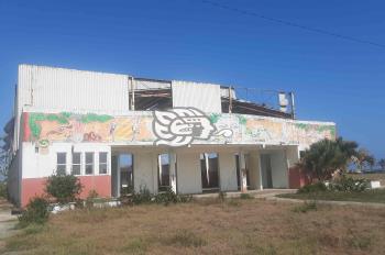 Sigue el deterioro del gimnasio de villa Allende 

