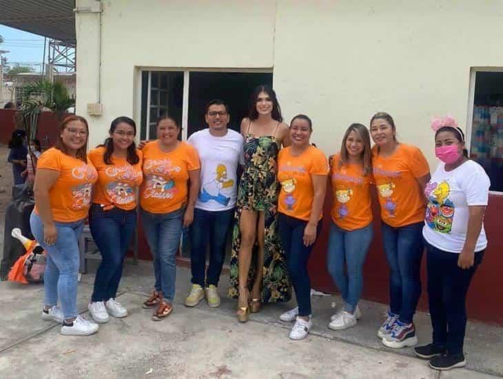 Mimmi Carballo, candidata a reina del Carnaval visitó escuelas en Veracruz