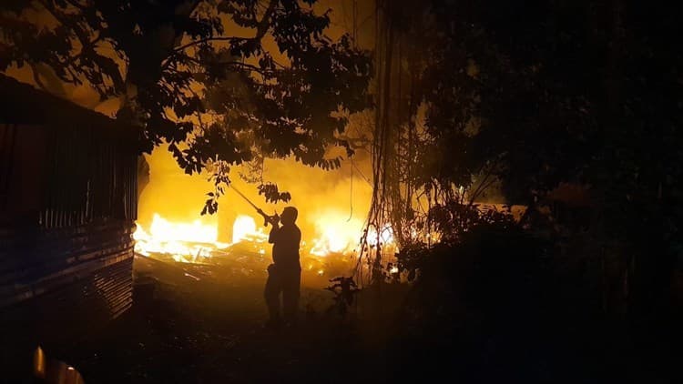 Sujeto prende fuego a vivienda en Veracruz