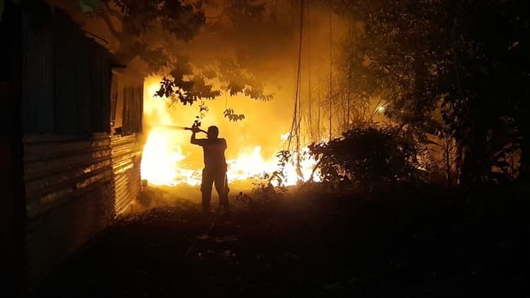 Sujeto prende fuego a vivienda en Veracruz