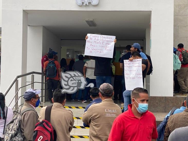 Exigen destitución de directora de administración de CMAS Xalapa