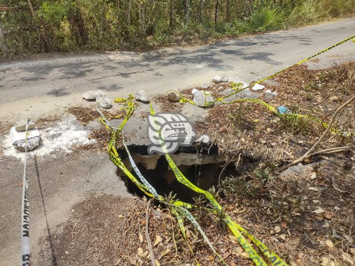 Atienden daños en calles y caminos de Moloacán 