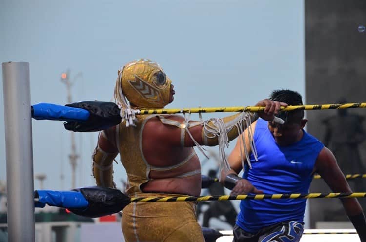 ¡Profeta en su tierra!  Octagón festeja 40 años como luchador