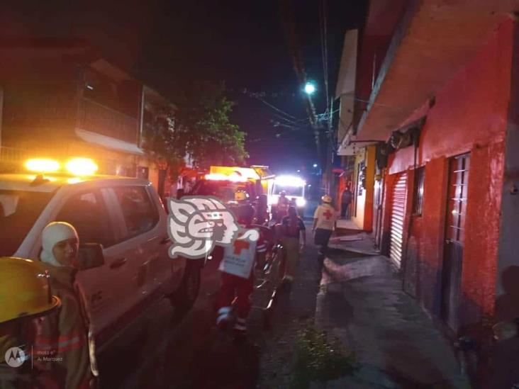 Corto circuito genera incendio en vivienda de Córdoba; hay un lesionado