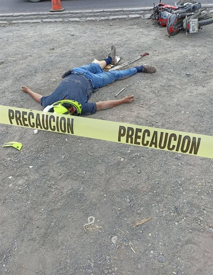 Motociclista derrapa y muere sobre la carretera Veracruz-Soledad de Doblado