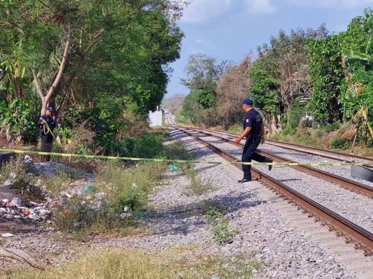 Encuentran sin vida a un hombre sobre las vías del tren en Manlio Fabio Altamirano