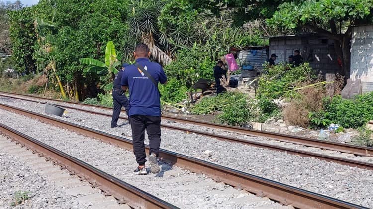 Encuentran sin vida a un hombre sobre las vías del tren en Manlio Fabio Altamirano