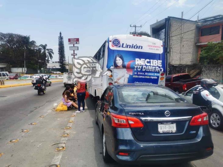 Choque múltiple en avenida Lázaro Cárdenas, en Xalapa