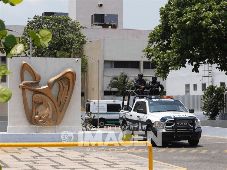 Movilización policiaca en el IMSS de Cuauhtémoc, por hombre con arma de fuego