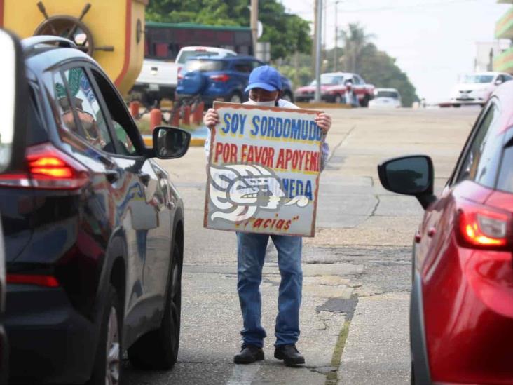 Adultos mayores tienen que trabajar para sobrevivir