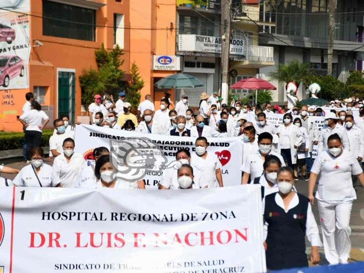 Tras dos años suspendido, realizan en Xalapa desfile por el Día del Trabajo