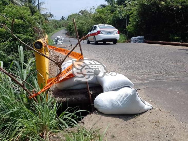 Acordonan puente en mal estado en carretera Agua Dulce-Las Palmitas