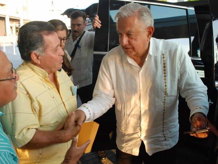 AMLO llega a Villahermosa para conmemorar el Día del Trabajo