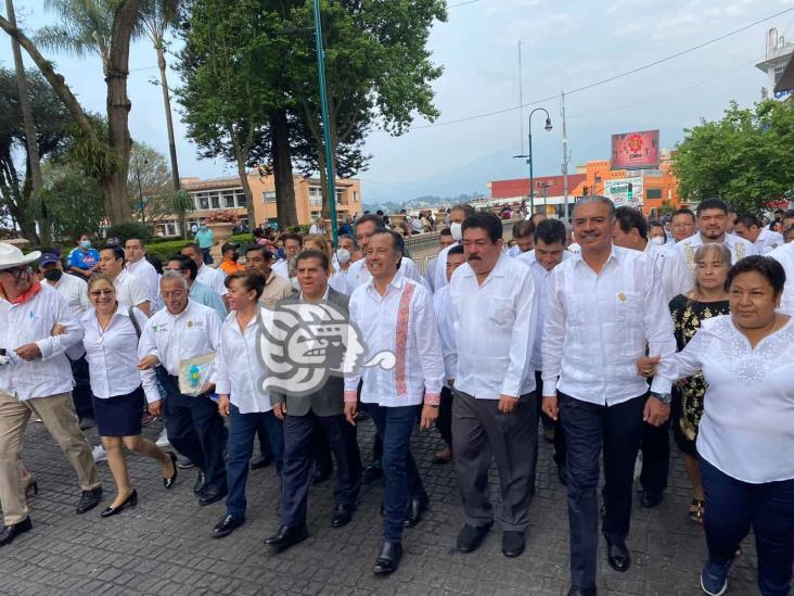 Tras dos años suspendido, realizan en Xalapa desfile por el Día del Trabajo