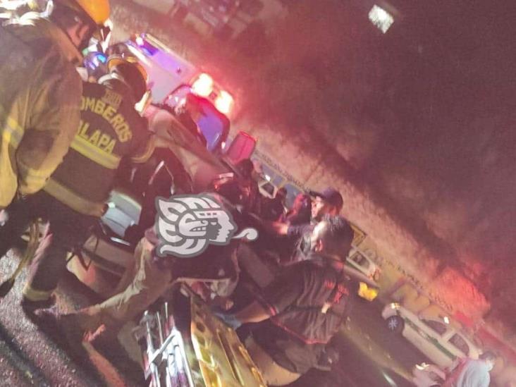 Camioneta choca contra taxi en el bulevar Xalapa-Banderilla; hay tres lesionados