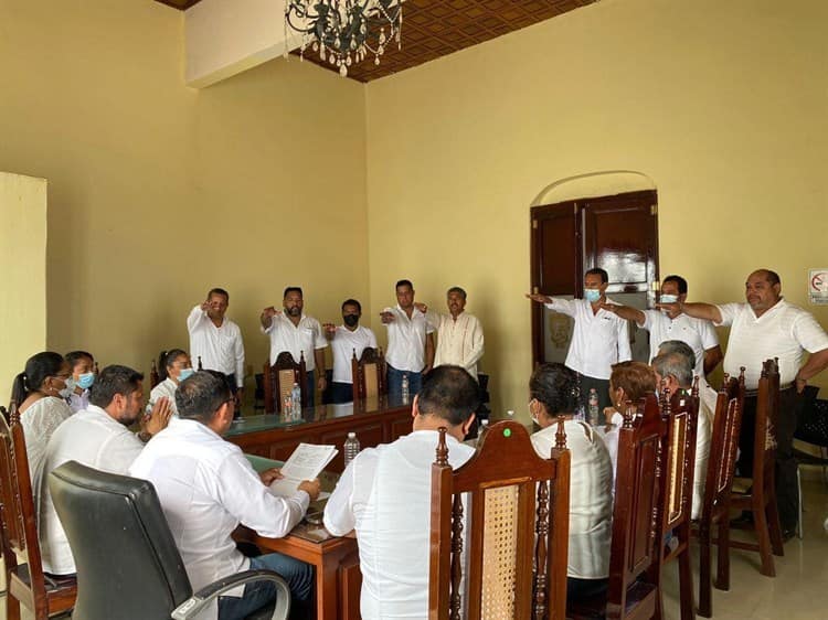 Toman protesta los agentes municipales de Cosamaloapan