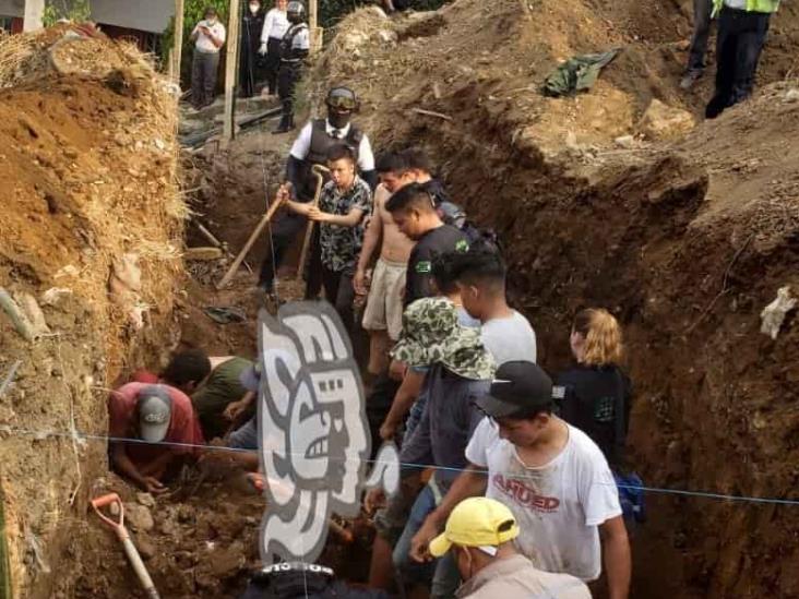 Tres trabajadores de la construcción, atrapados durante derrumbe en Xalapa