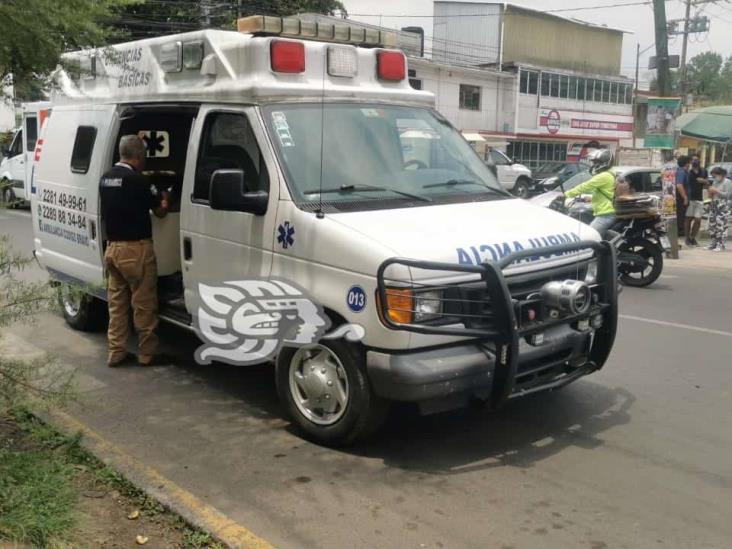 Motociclista arrolla a estudiante de la General 2 en Xalapa