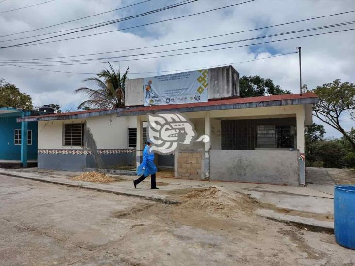 En el abandono rehabilitación del Centro de Salud de Moloacán 