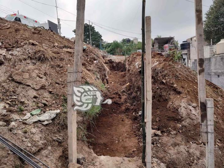 Tres trabajadores de la construcción, atrapados durante derrumbe en Xalapa