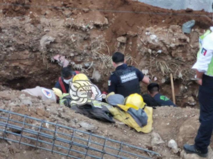 Tres trabajadores de la construcción, atrapados durante derrumbe en Xalapa