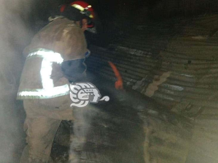 Incendio consume vivienda en Río Blanco