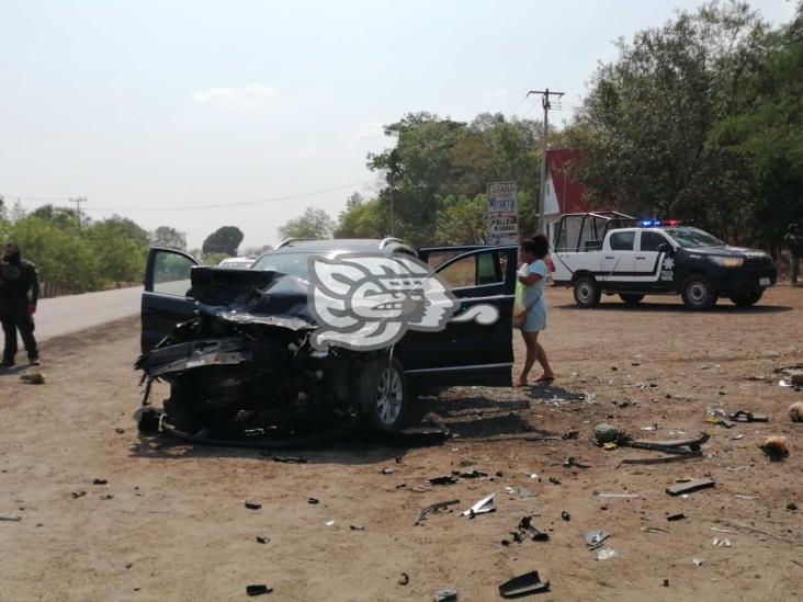 Colisionan camionetas en carretera Sayula – Ciudad Alemán; tres heridos