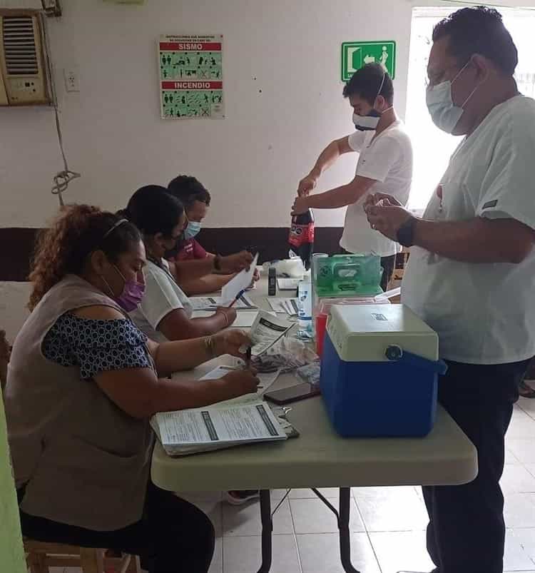 Reciben segunda dosis de refuerzo contra Covid-19 en asilo Cogra, en Veracruz